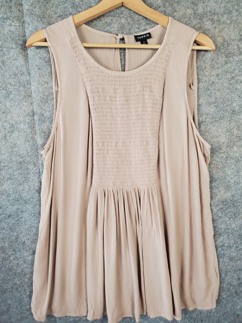 Women's Torrid Size 2(2X) Light Mauve Smocked Front Sleeveless Blouse